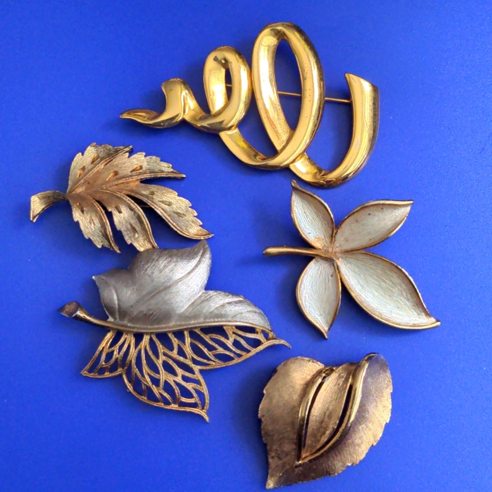 A246 Five JJ Jonette Brooches #8